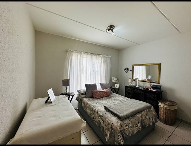 2 BEDROOM TOWNHOUSE FOR SALE IN ALBEMARLE